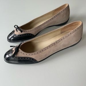 Salvatore Ferragamo Women's Boutique Tan Suede Black Wing Tip Flats Sz.7